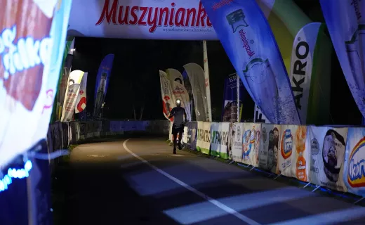 Ostatnie piątkowe zmagania na Festiwalu Biegowym. Ruszył Bieg Nocny na 7 km - 50